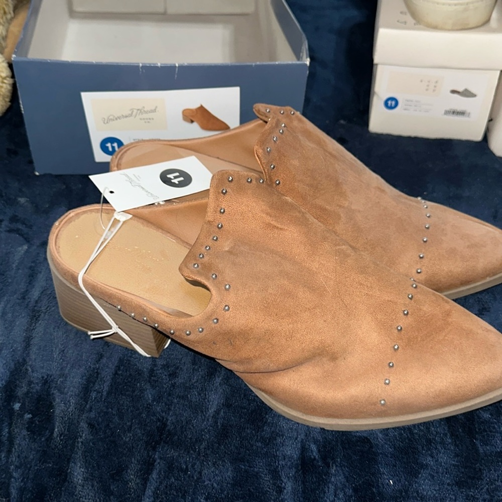 Universal Thread Shoe Size 11, New With Tags - image 1
